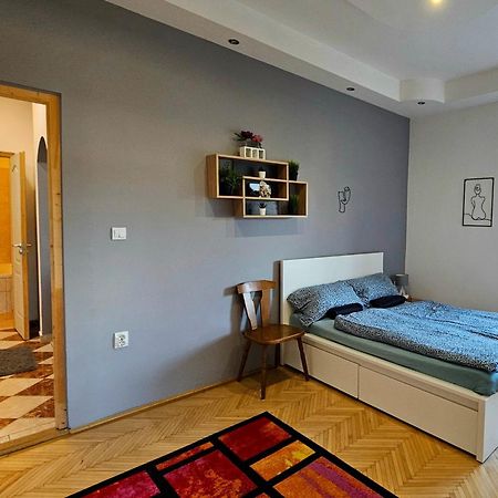 Lovely Central Apartment With Free Parking, Koezponthoz Koezeli 3 Szobas Lakas Ráb Exteriér fotografie