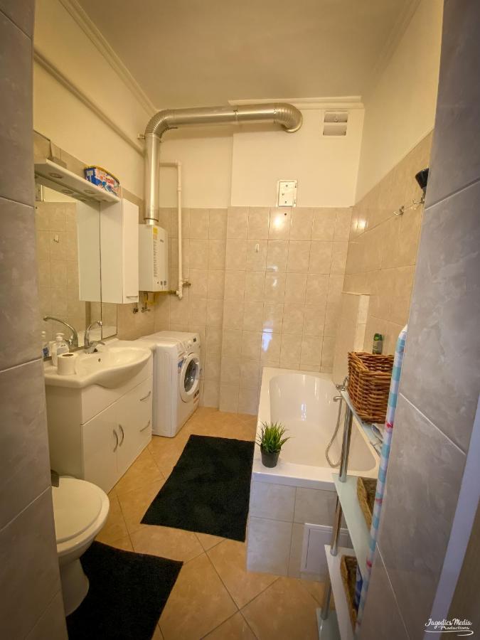 Lovely Central Apartment With Free Parking, Koezponthoz Koezeli 3 Szobas Lakas Ráb Exteriér fotografie