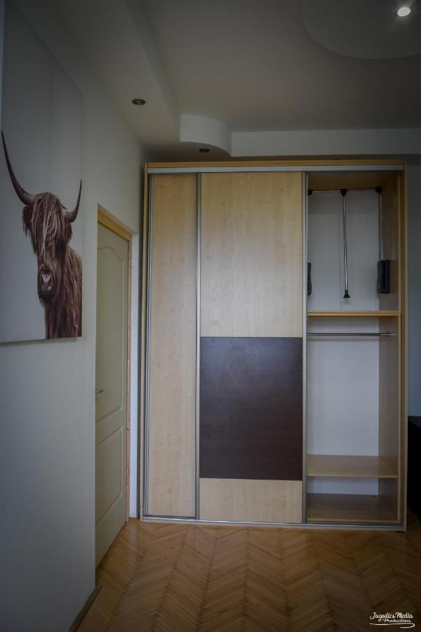 Lovely Central Apartment With Free Parking, Koezponthoz Koezeli 3 Szobas Lakas Ráb Exteriér fotografie