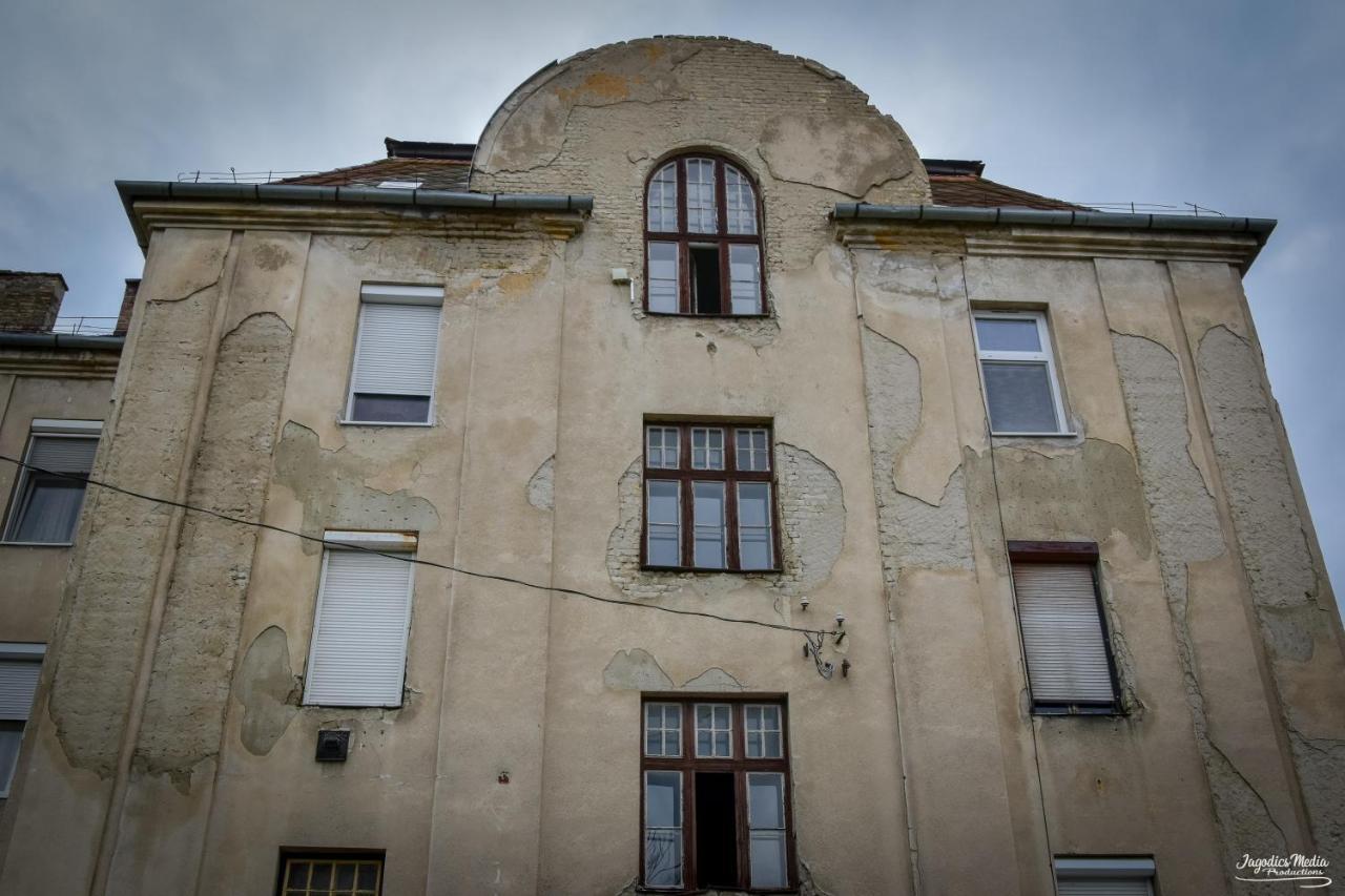 Lovely Central Apartment With Free Parking, Koezponthoz Koezeli 3 Szobas Lakas Ráb Exteriér fotografie