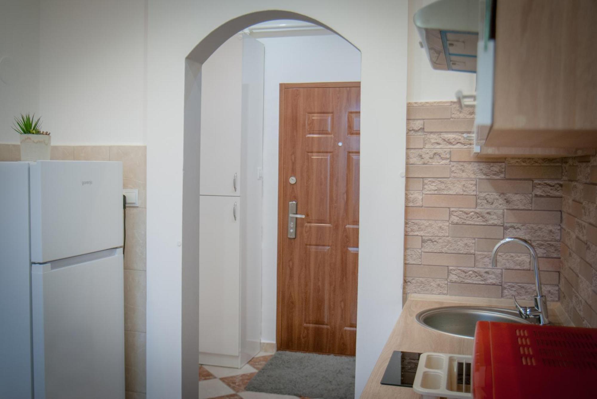 Lovely Central Apartment With Free Parking, Koezponthoz Koezeli 3 Szobas Lakas Ráb Exteriér fotografie