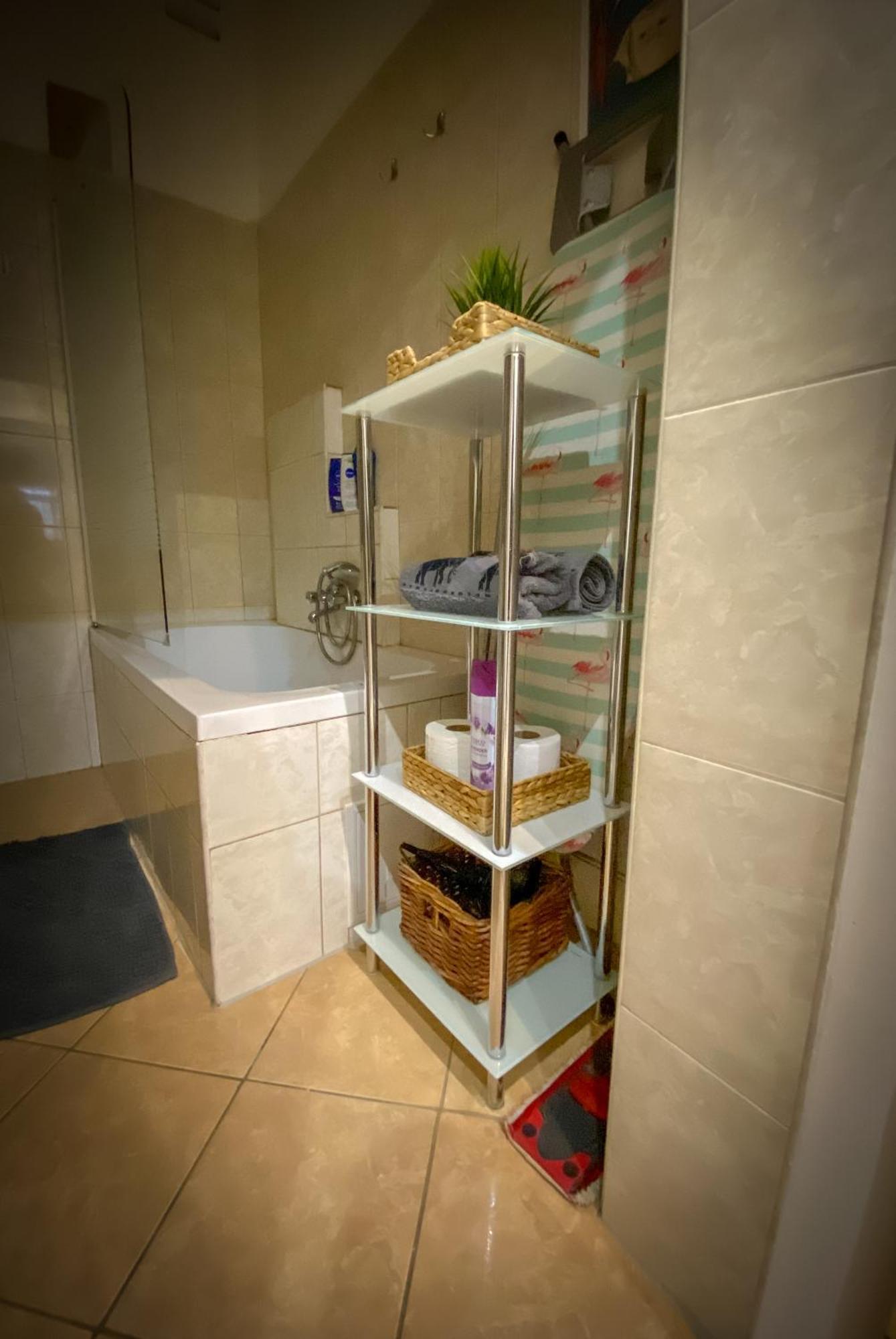 Lovely Central Apartment With Free Parking, Koezponthoz Koezeli 3 Szobas Lakas Ráb Exteriér fotografie